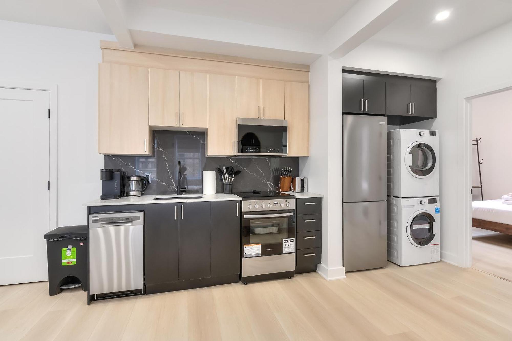 Free Indoor Parking Cozy & Spacious Condo In Heart Of Downtown Montréal Buitenkant foto